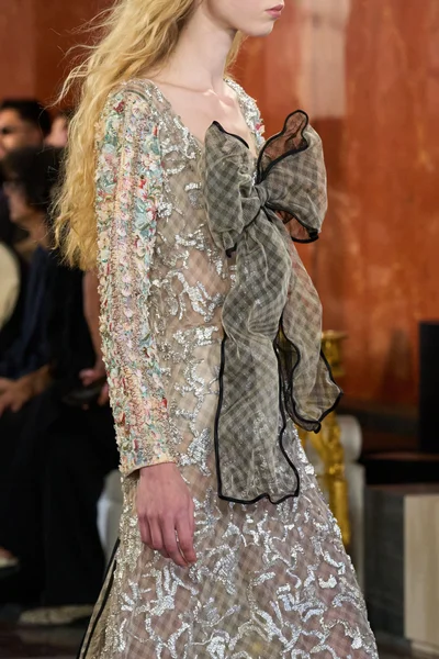 Look 14